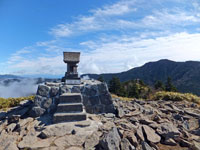 根子岳山頂