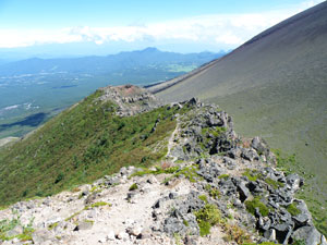 黒斑山塊から浅間山北麓に下る縦走コース