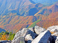 湯ノ丸山北峰から角間渓谷
