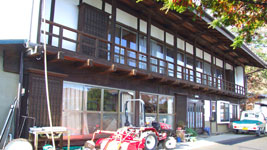 木造三階建ての古民家